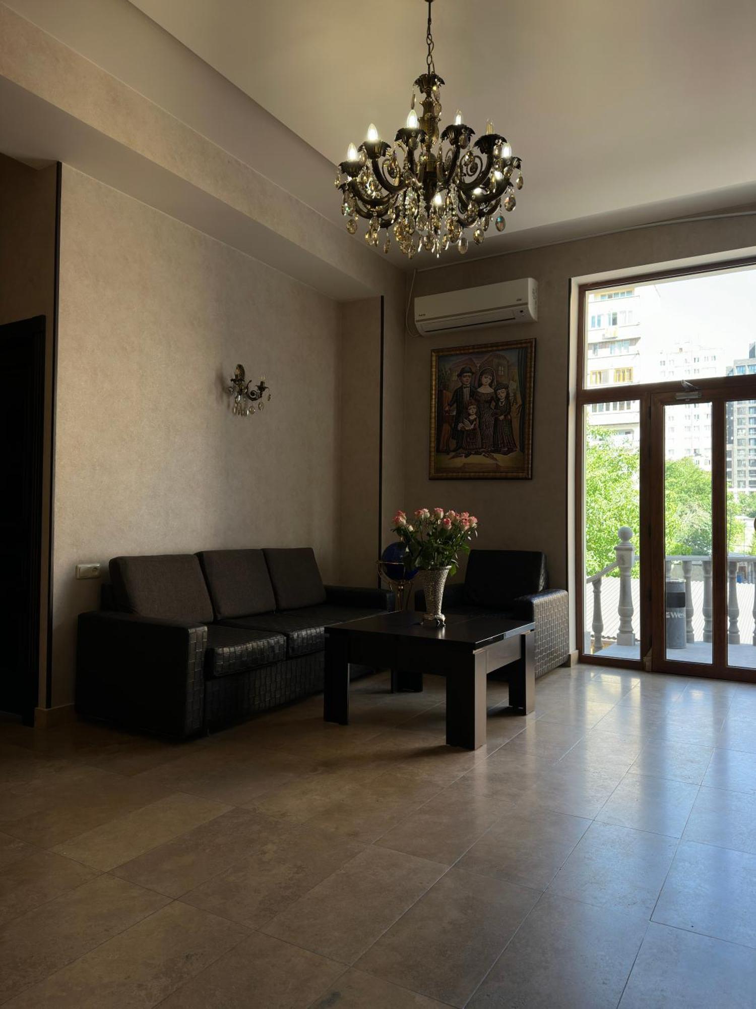 Eridana Hotel Ереван Екстериор снимка