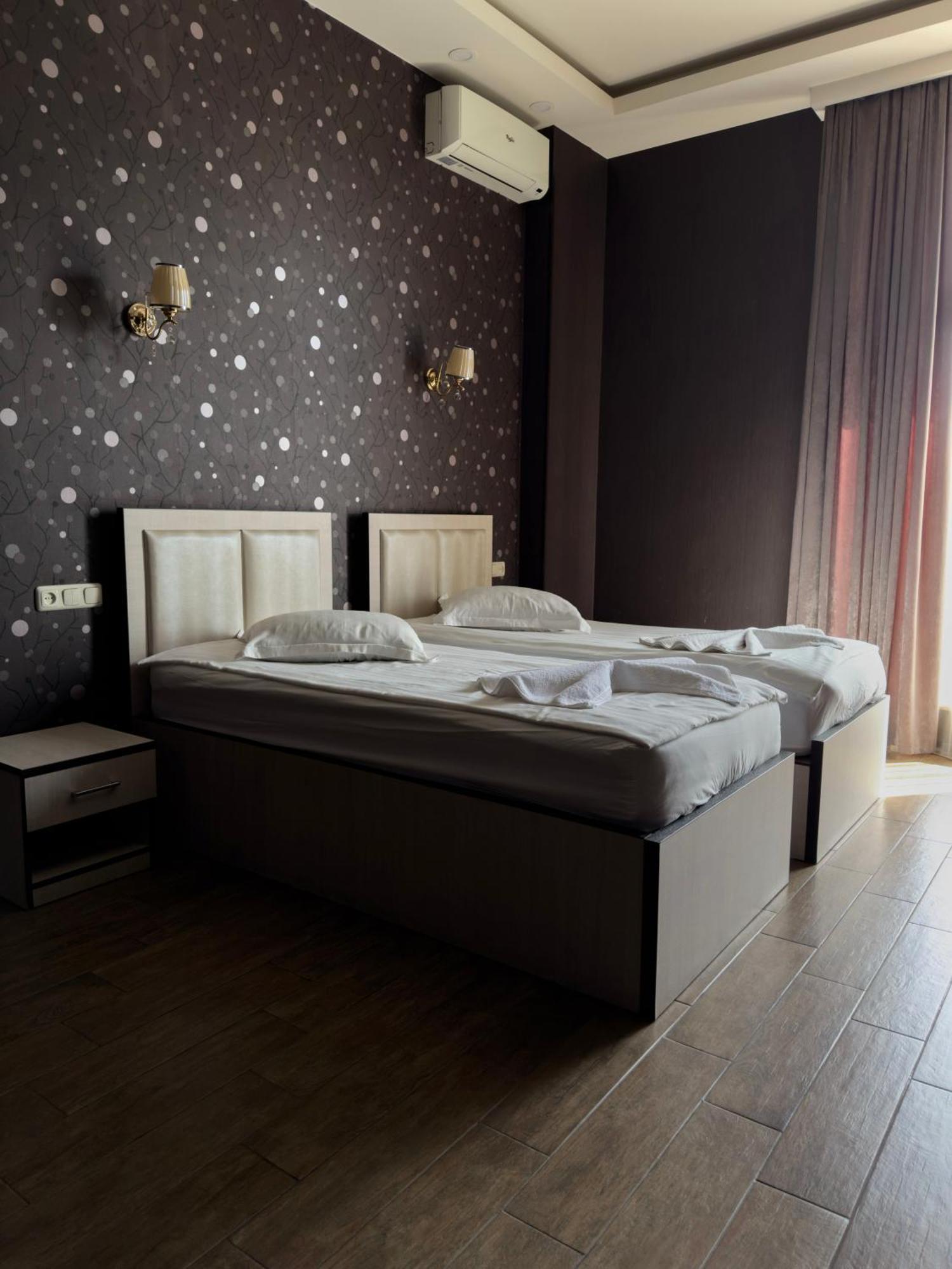 Eridana Hotel Ереван Екстериор снимка