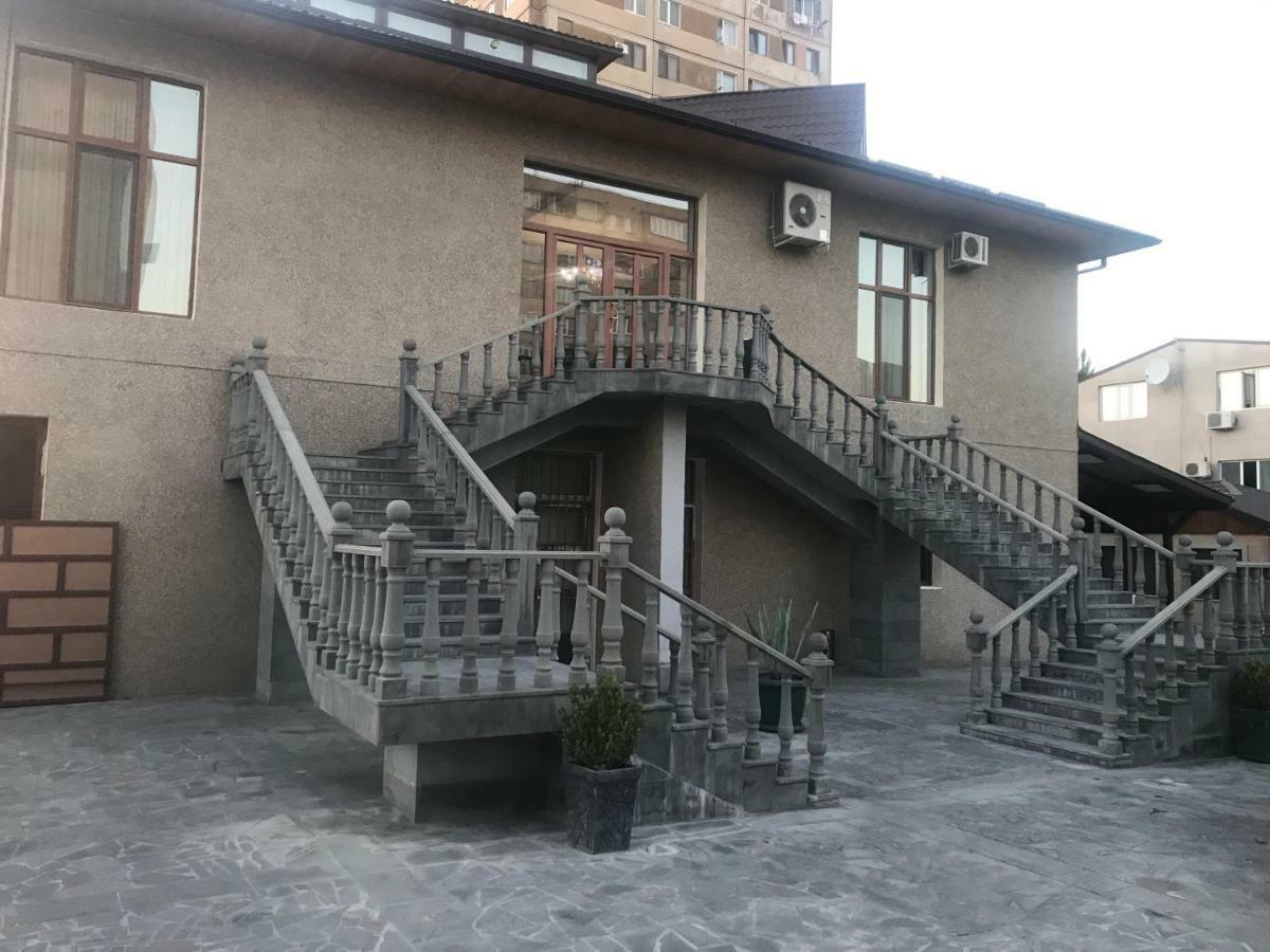 Eridana Hotel Ереван Екстериор снимка